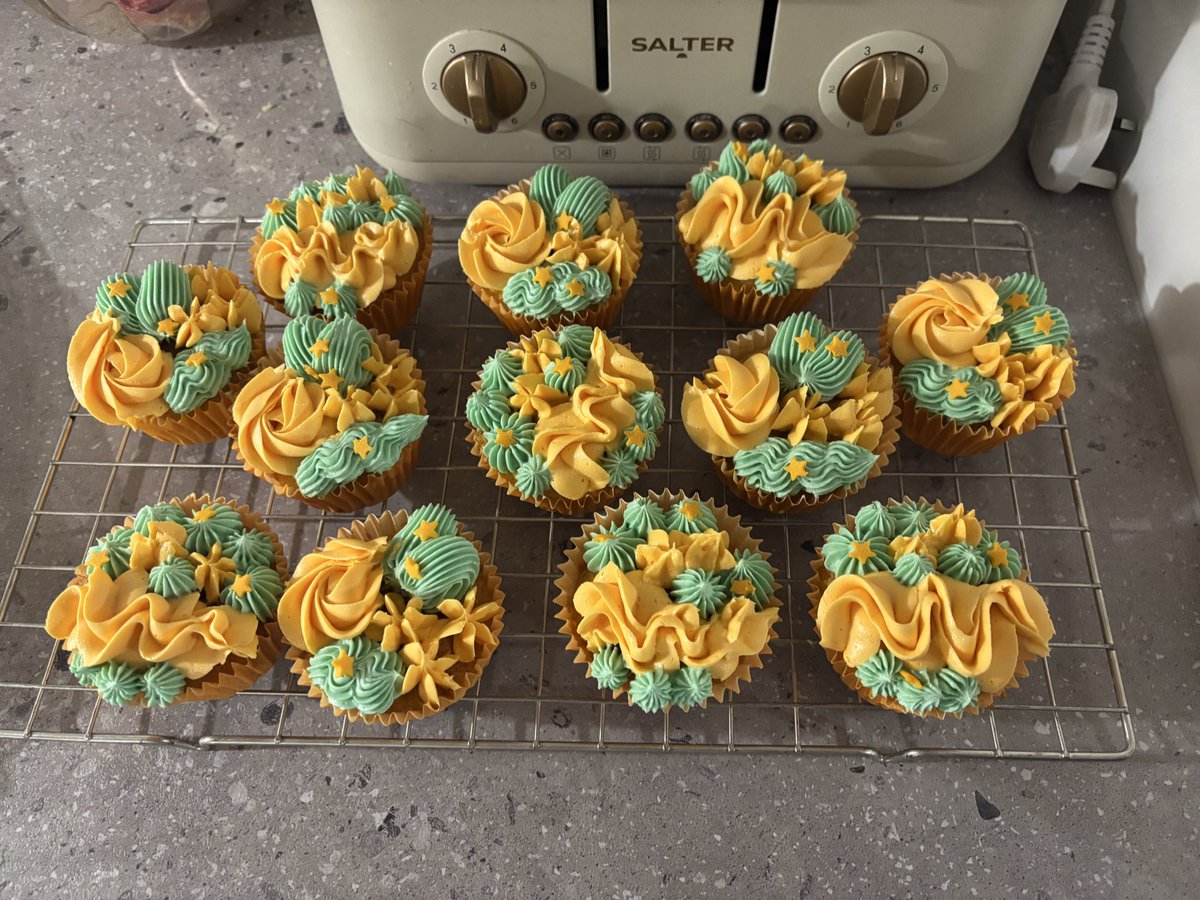 made TLAOS cupcakes today 🫶🏼❤️‍🔥<a href="/taylornation13/">Taylor Nation</a>