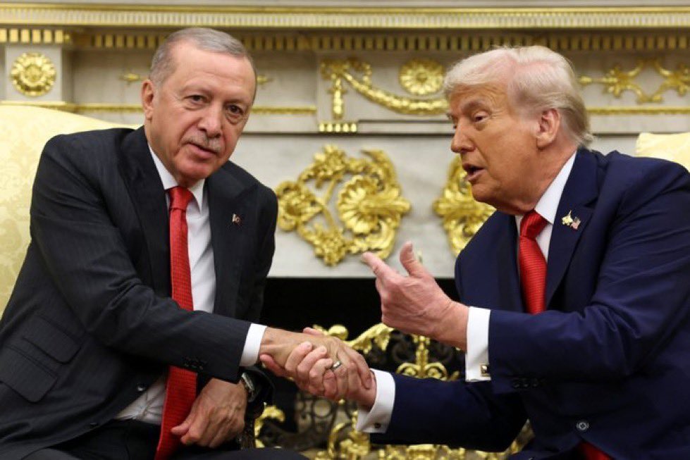 ABD Başkanı Donald Trump:

Erdoğan (Gazze Ateşkesi Konusunda) çok yardımcı oldu. Sert bir adam ama benim arkadaşım ve mükemmeldi.

Netanyahu'ya da dedim ki, ‘Bu senin son şansın.’ O da buna razı oldu. Razı olmak zorunda. Benimle birlikteysen razı olacaksın.