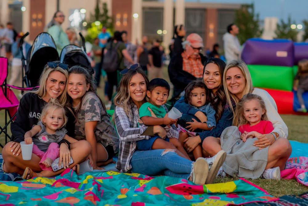 🎉🎤 Today’s the day! Celebrate Prosper kicks off at 4 PM at Frontier Park! Kid Zones | 🐐 Petting Zoo | Cornhole | 🎵 Live Music | Bubble Truck | 🧸 Toy Drive 👉 prospertx.gov/celebrateprosp…