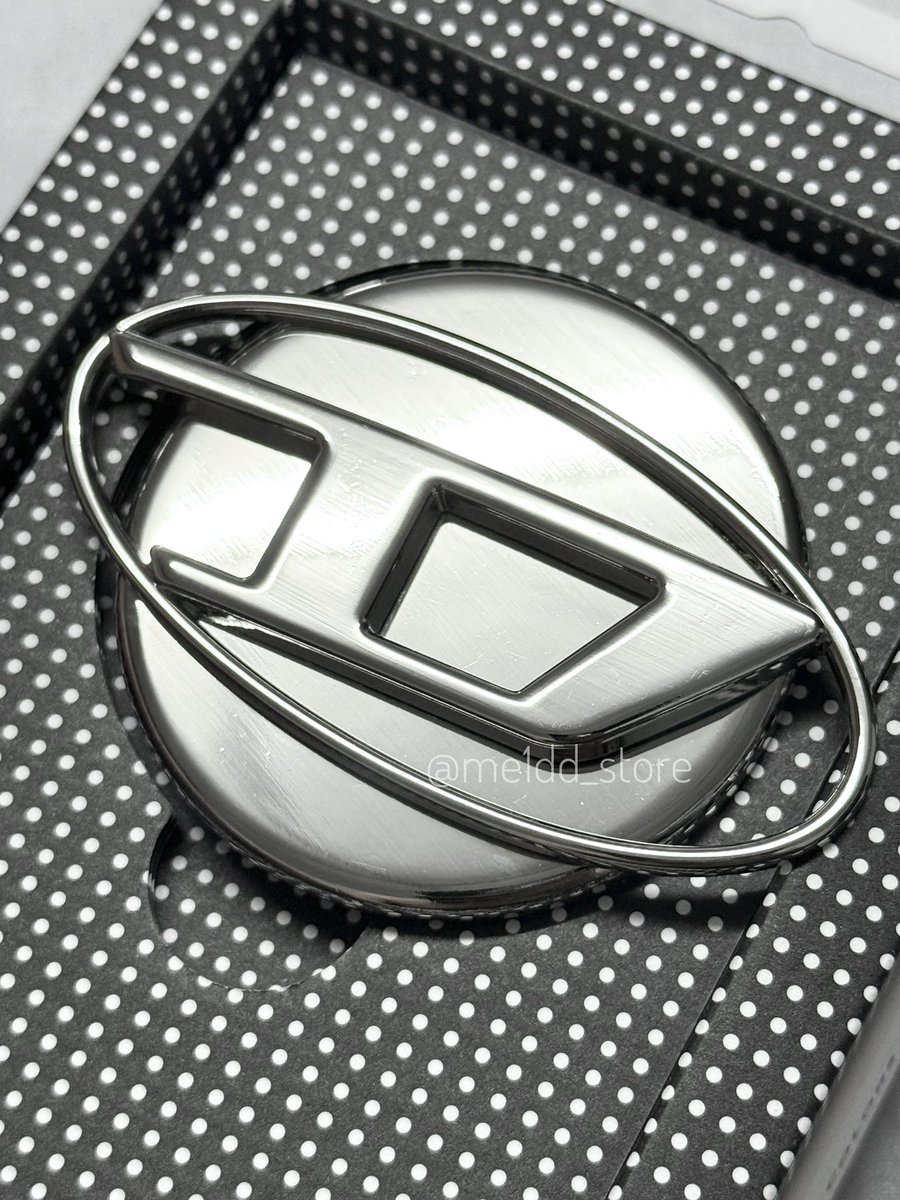 me1dd_store's tweet photo. 🔥ส่งต่อ🔥 Casetify DIESEL Silver Oval D Collectible Grip Stand (Griptok)

หายาก ไม่ผลิตแล้ว

❇️— 2,500.- รส —❇️

เคยลองแปะ แต่ไม่ได้ใช้งานจริง
สภาพนางฟ้า 99% กริบ
#ตลาดนัดเคส #ตลาดนัดCasetify #เคสไอโฟน #เคสCasetify #ตลาดนัดDiesel #ตลาดนัดกริปต๊อก #ตลาดนัดGriptok https://t.co/PvtaAv2aLk