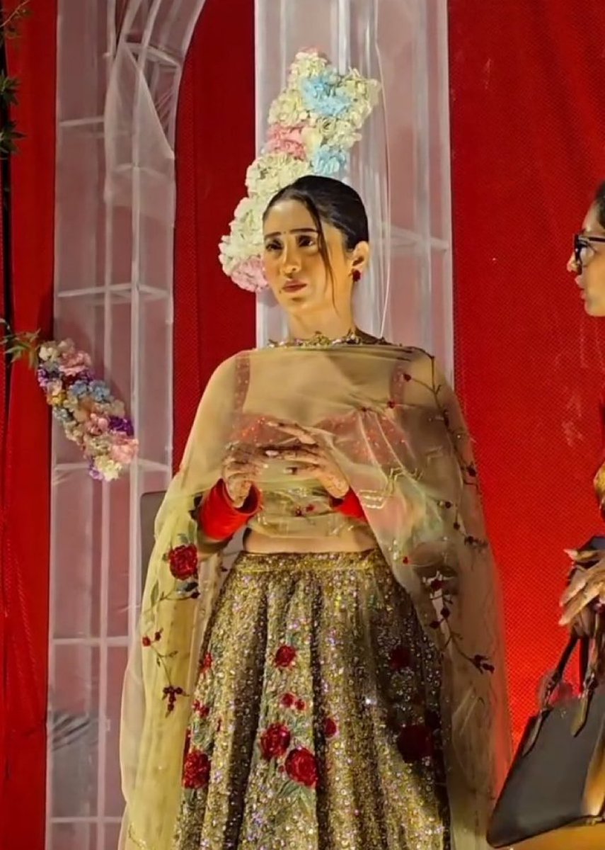 Omg her reception look😮‍💨😍

#ShivangiJoshi #SheetalKiShaadi