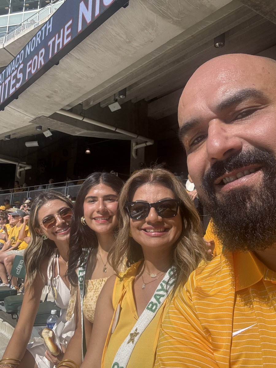 badillo_mrs's tweet image. Let’s go Bears! 🐻 💚💛#SicEm