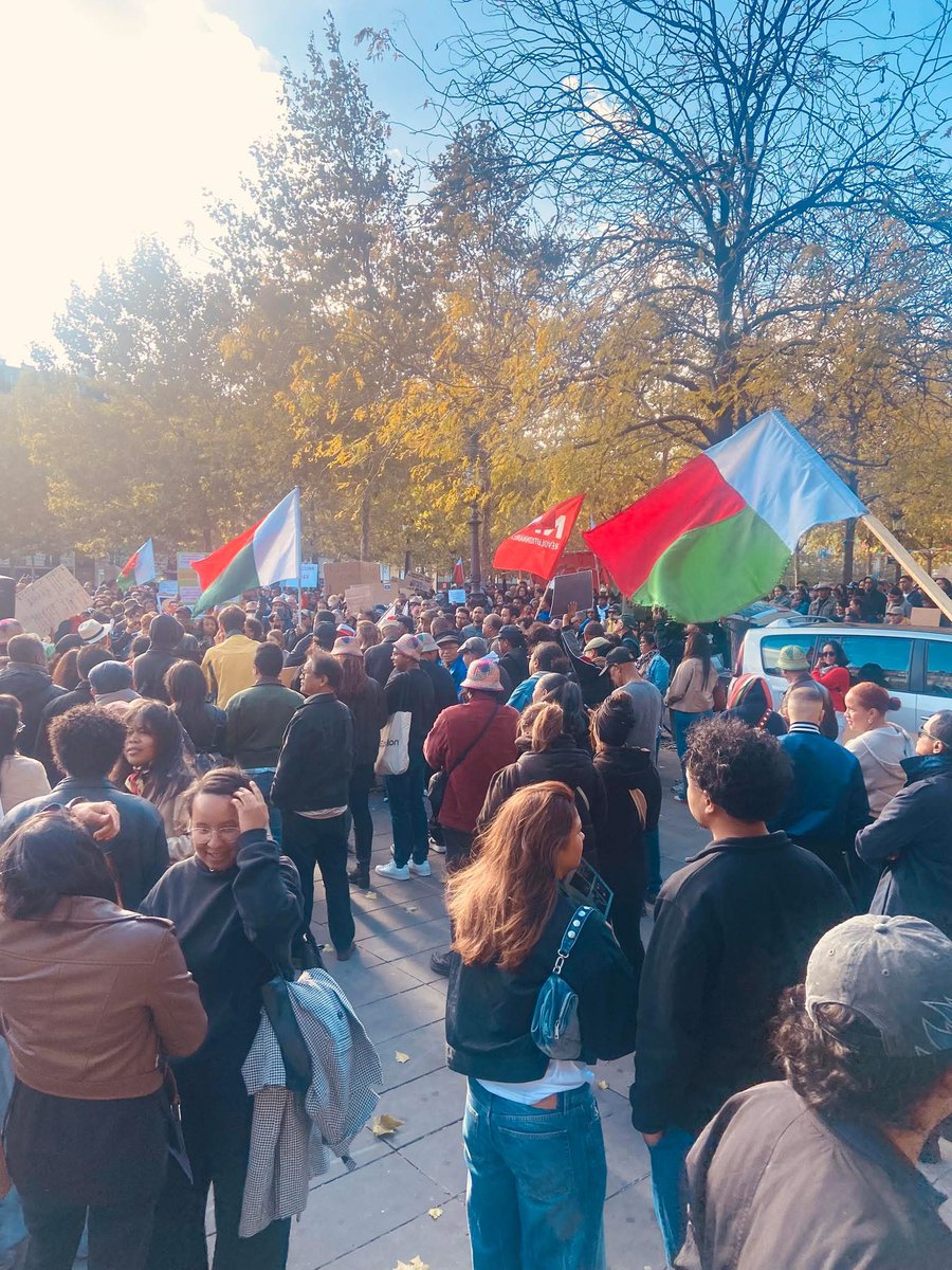 🇲🇬 Aujourd’hui Place de la république à Paris ✊🏾🇲🇬