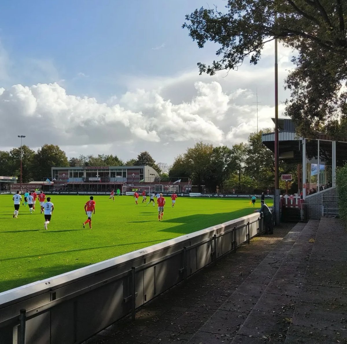 RubenWingerden's tweet photo. Mooi potje in de Derde Divisie A op Sportpark De Bosk in Harkema.
Harkemase Boys β Sparta Nijkerk eindigt in 1-1. #vvharkemaseboys #vvspartanijkerk #sportparkdebosk #derdedivisieA #groundhopping #Dutch156 84/156 https://t.co/uhZKlkwYJb