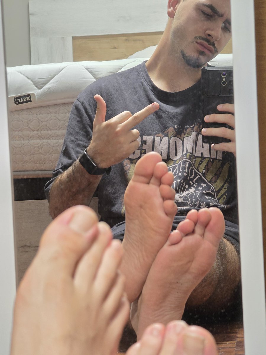 AlphaDres's tweet image. I'm ready to drain you before I go out for a few drinks. 
#feetfetısh #feet #FinDom #findomuk #findomgod #cashdrain #cashmaster #pies #socks #paypig