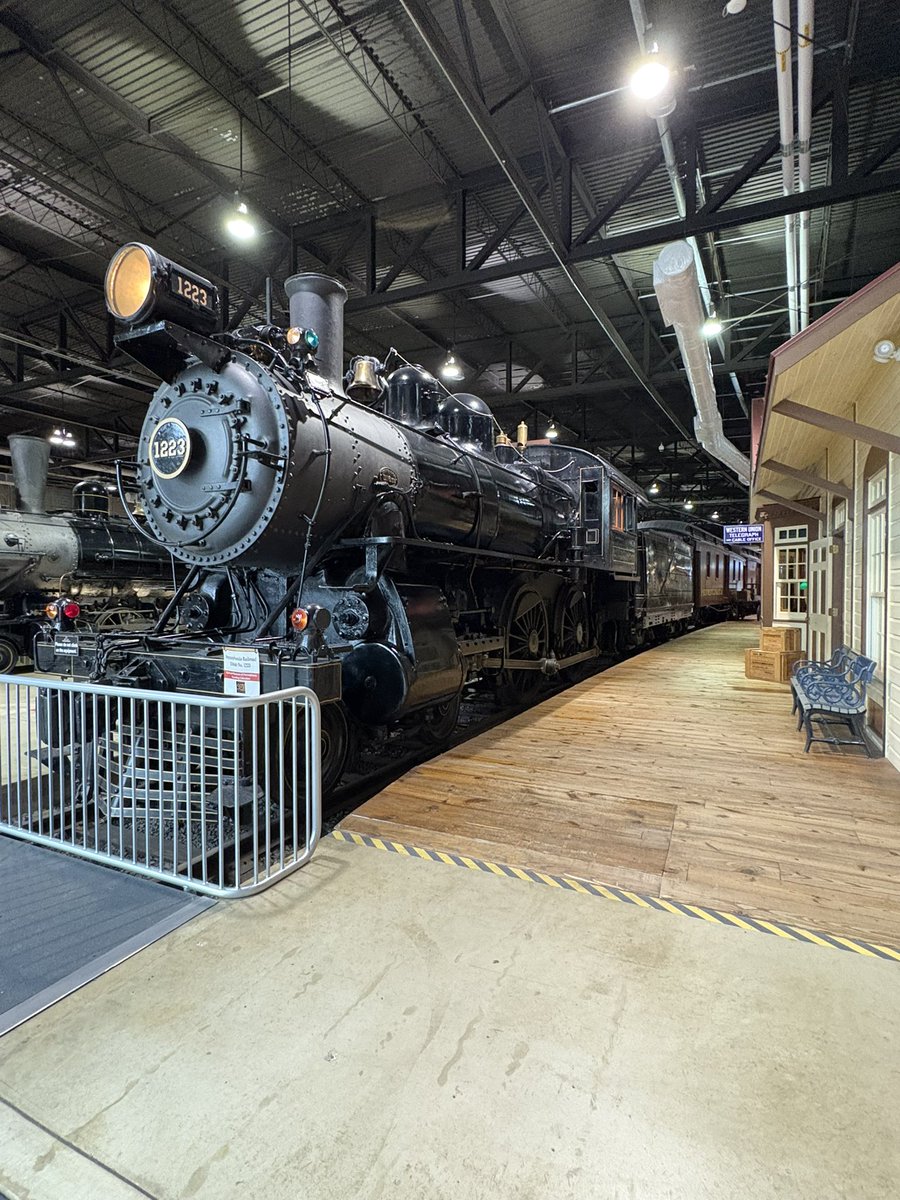 RailfanScout's tweet photo. @jcobg55 @lordvader167s 1223, nice. she’s a beauty in person https://t.co/htSJiltVBI