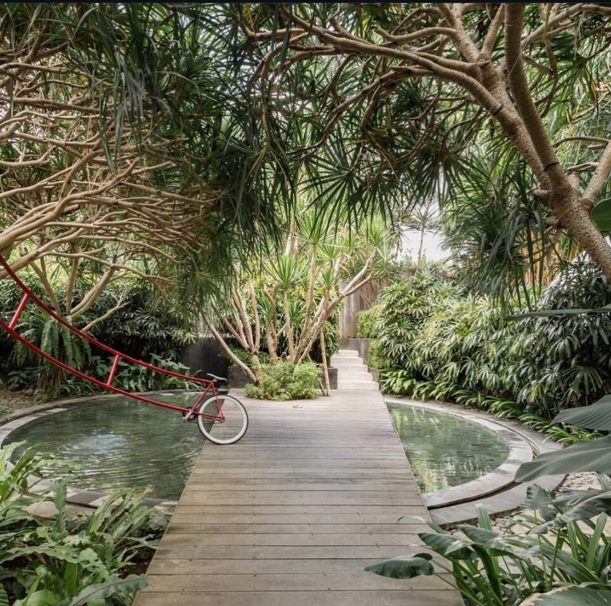 If you don’t know me personally yet…

I’m the guy who brings you on spectacular experiences.

My friends call me the curator - if nothing else, I’ve got taste.

Let me paint a little bit of a picture of what I’m thinking about next, step across the pond.

I dare you.

1/?