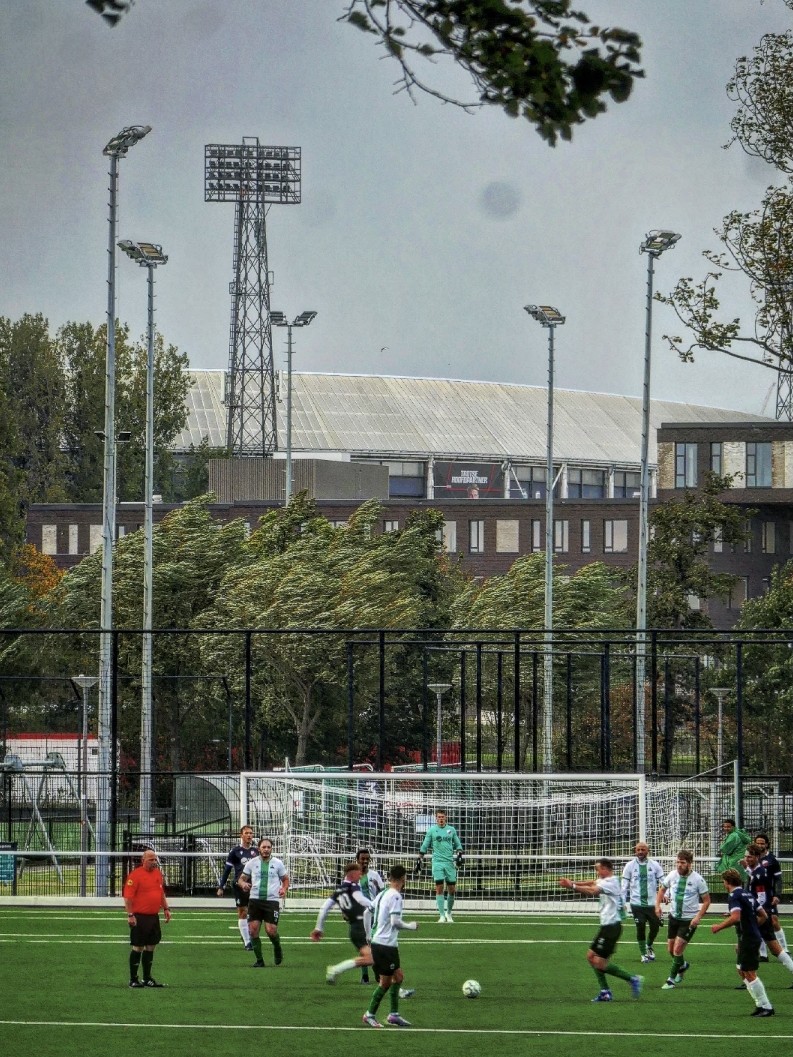 De_Dwarslat's tweet image. Sportcomplex Varkenoord.
Overmaas &amp;amp; Hardinxveld in duel.
#groundhopping #rotterdam #backdrop #dekuip