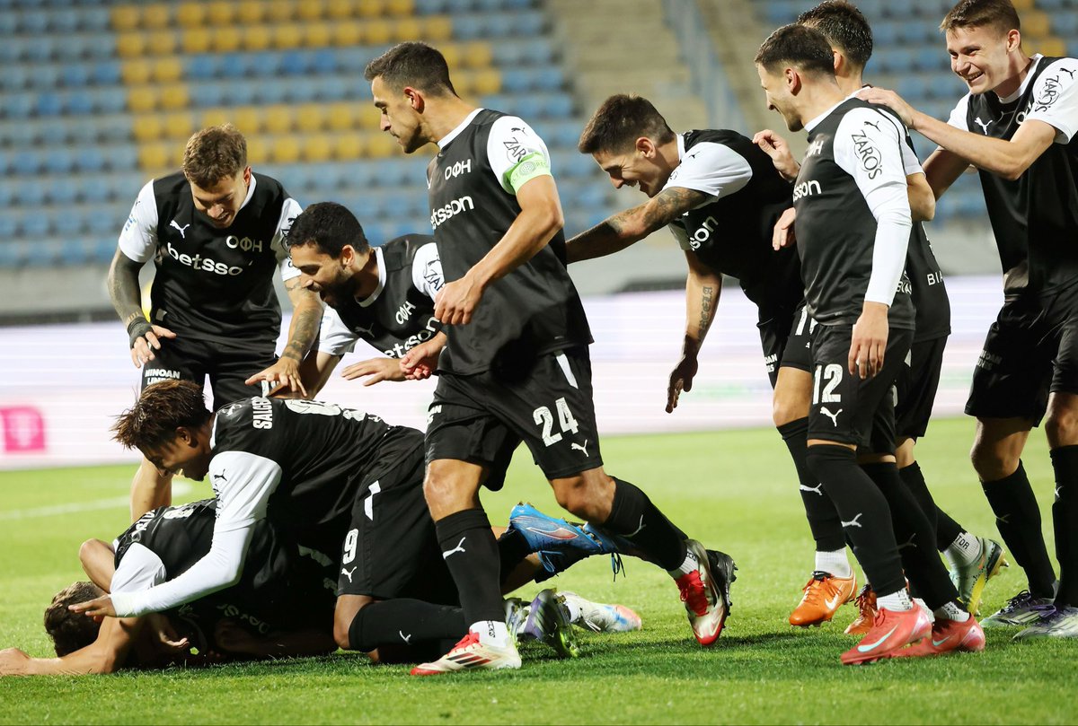 OFI_Crete's tweet photo. 🤩⚫️⚪️ #ofiaris #oficretefc #ofifc #Apostolakis #goal #slgr #MD6 #monoofi https://t.co/5FOqqYF4ox