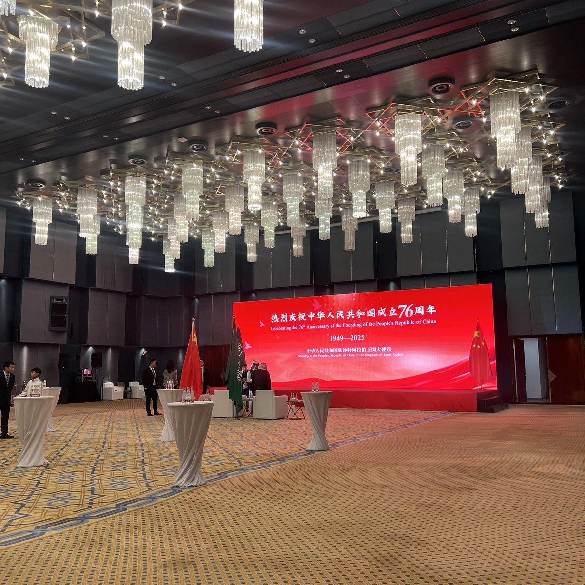تشرّفت بتلبية الدعوة الكريمة من السفارة الصينية وحضور هذا المحفل البهيج الذي جسّد عمق العلاقات السعودية–الصينية، وفرصة للتعبير عن الاعتزاز بروابط الصداقة ومشاركة الأصدقاء الصينيين احتفاءهم بالذكرى الـ76 لتأسيس الصين، بما يعكس حرص الجانبين على تعزيز الشراكة الاستراتيجية.🇨🇳🇸🇦
