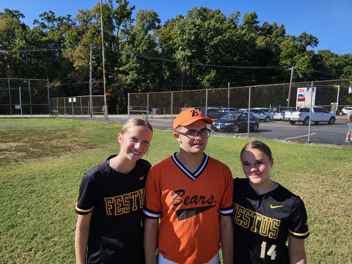 fhstigerss92328's tweet photo. Our softball team buddied and volunteered at the Jefferson County Challenger Baseball League.  Great time!  #wearefestus  @LiveStreamSTL
@STLhssports @CityofFestus @FESTUSAthletics @FestusR6Supt @FestusHS https://t.co/E5ePsOVgvO