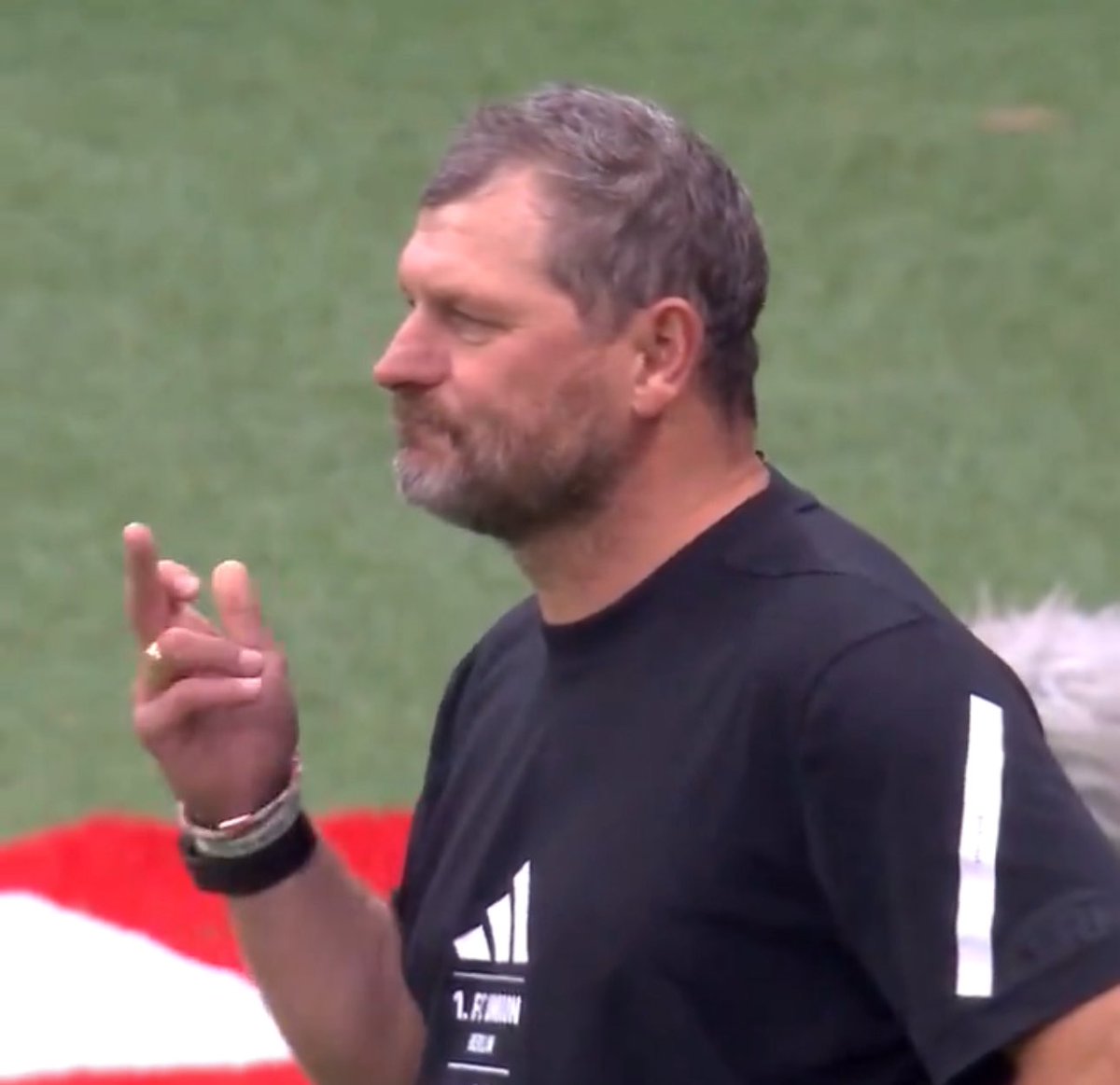 Simjawo's tweet image. Die Pillen Bubble kann sich mal ficken gehen 

Die haben bei Köhn genauso Steh auf du Sau gesungen 

#B04FCU #fcunion