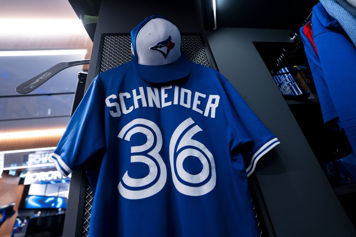 BlueJays's tweet photo. Rockin’ with Royal and the White Panels #WANTITALL https://t.co/WYYfSozXJr