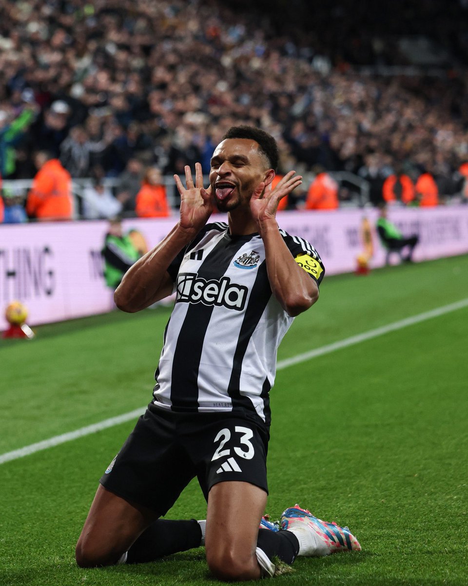 When you bought the mic but not the speakers. #NUFC #Isak