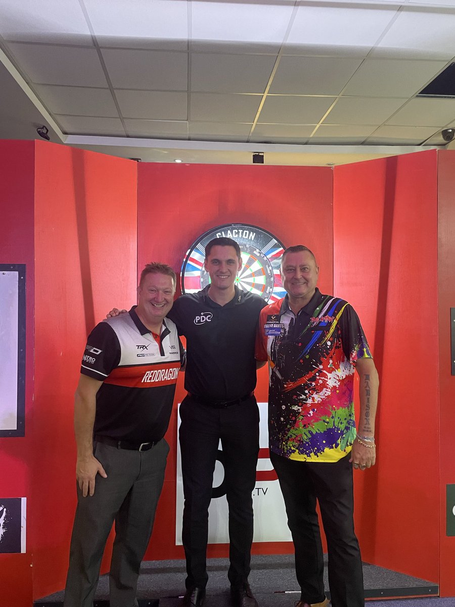 The Three Musketeers are all ready to go here in Clacton-On-Sea…. #EssexBoys <a href="/OfficialKP180/">Kevin Painter</a> <a href="/ColinJawsLloyd/">ColinJawsLloyd</a> <a href="/CharlieC180/">Charlie Corstorphine</a> #ClactonSportsBar The Boys Are Back In Town 🎯
