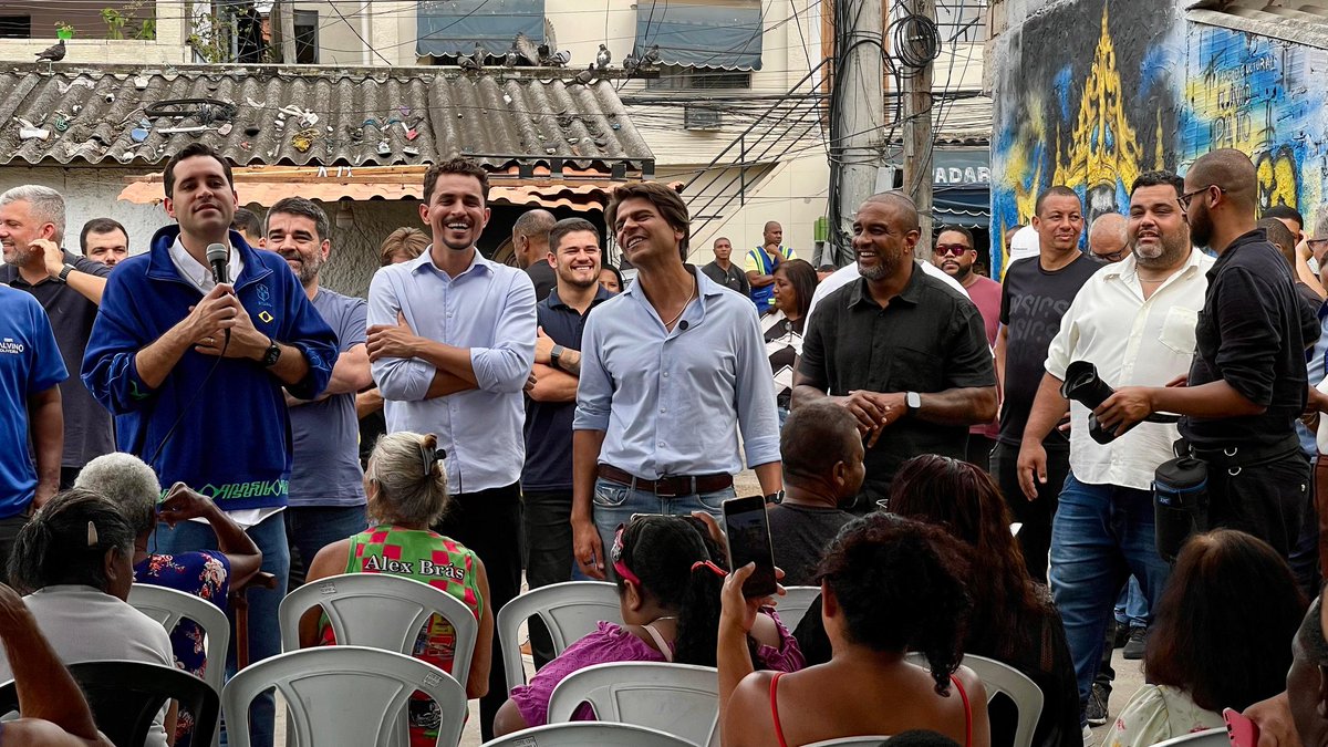 Mais um passo importante pra quem vive em Nova Aurora, na Taquara! 💪
Hoje tivemos uma reunião com <a href="/pedropaulo/">Pedro Paulo</a> , Edinho e <a href="/CavaliereRJ/">Eduardo Cavaliere</a> pra alinhar a continuidade das obras do Bairro Maravilha — um projeto que vem mudando a realidade de muitas famílias.

Trabalho sério e de perto