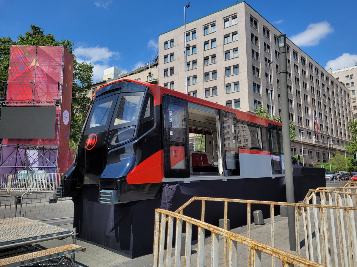 iamjevstrox's tweet photo. @metrodesantiago Esperando para mañana verlo adentro ❤️ https://t.co/MfGCqY4xir