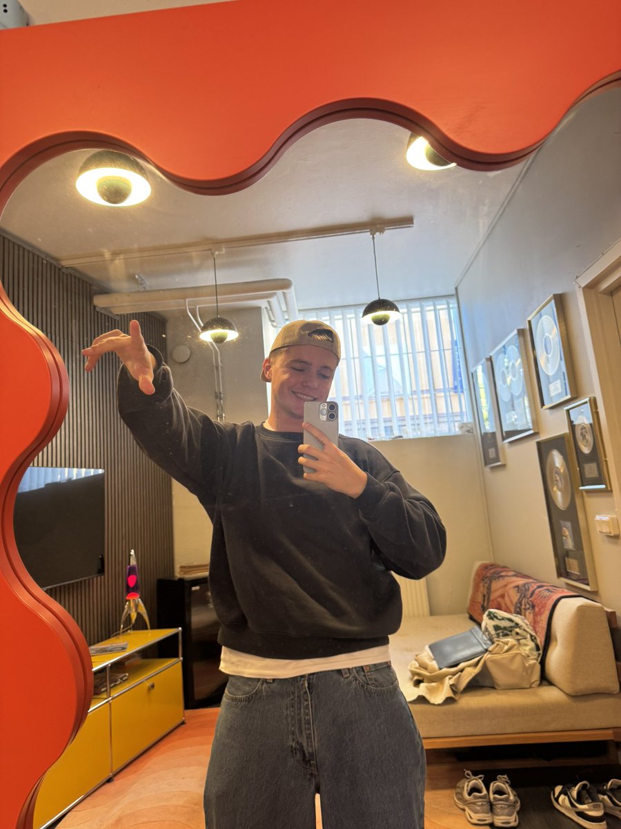 hrvy tweet media