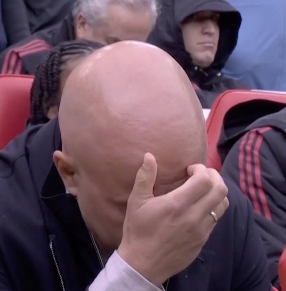 Chelsea had 3 full-backs and a CDM at the back and still attacked, while we bring on Endo with Chiesa sitting on the bench