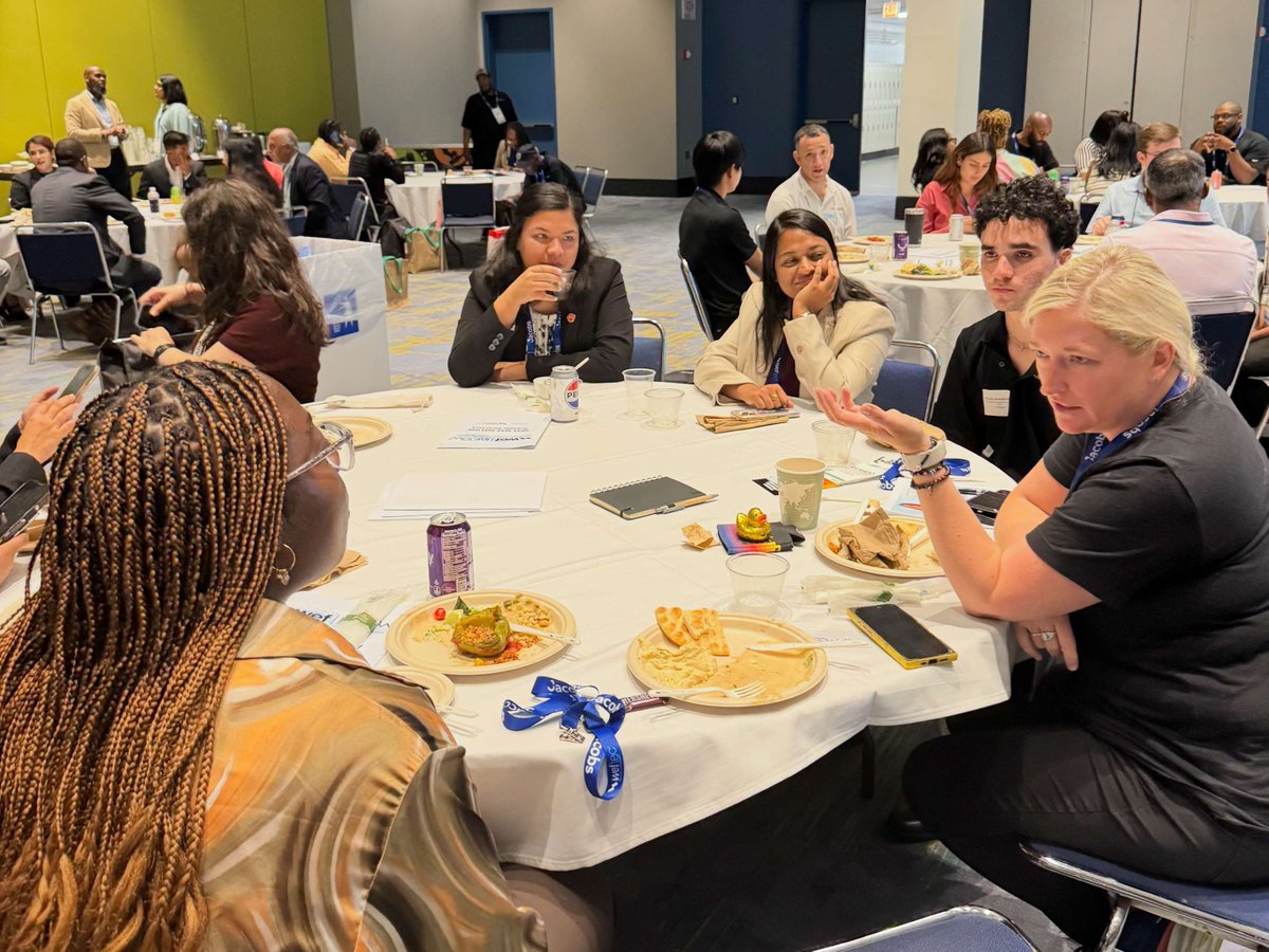 WEForg's tweet image. 👏 49 students completed the InFLOW 2025 program at #WEFTEC25! 🌊 32 scholars joined through STEMpath (27 colleges &amp;amp; universities) and 18 through CareerTech with Greencorps Chicago—building the future #waterworkforce. #InFLOW #WaterWorkforce