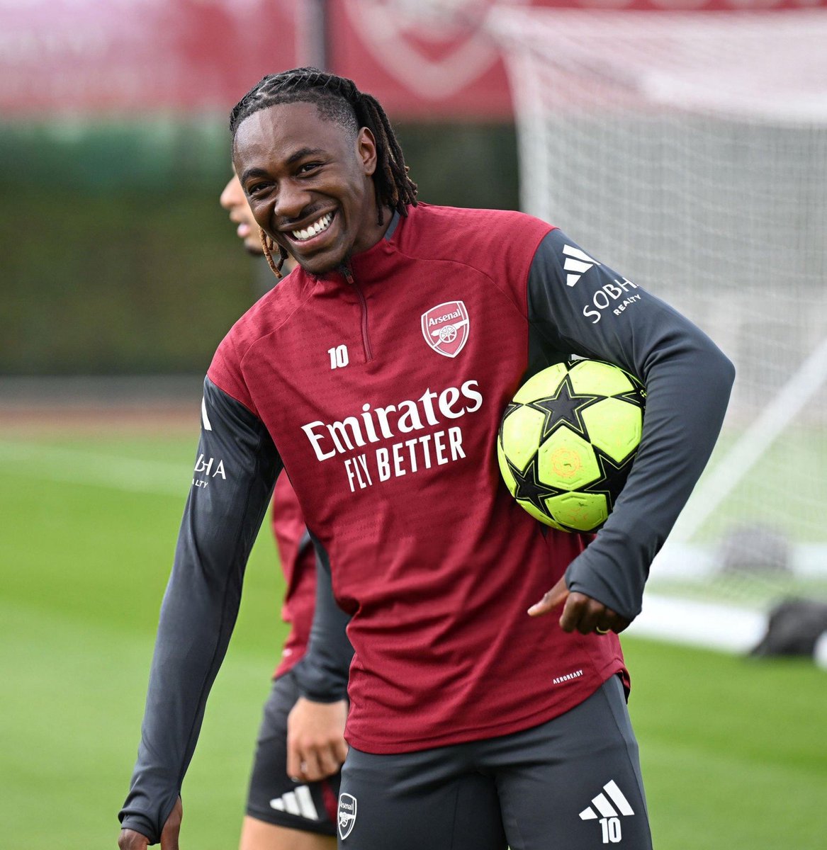 اضحك لو كنت متصدر الدوري الانجليزي ❤️