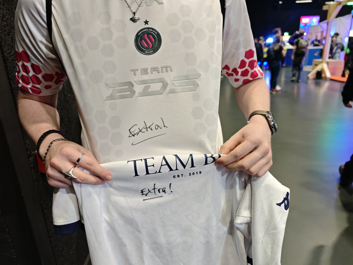 Man_DDDDDD's tweet image. Big thanks to @herofestch, @TeamBDS and @Extra_RL for the warm welcome as well as the opportunity to visit you guys! I absolutely enjoyed playing a game against you Extra, even if I didn&apos;t do justice to my rank 😅
It was an absolute pleasure! 🩷💙
#ChallengeTheGame
