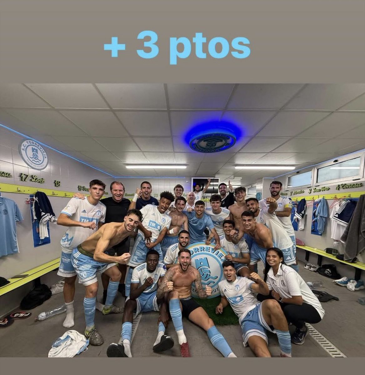 #J04
Como nos gusta celebrar las victorias .
Esta es la foto que más nos gusta publicar todas las semanas . 
Victoria y a por la siguiente #SCTorrevieja
#torrevieja