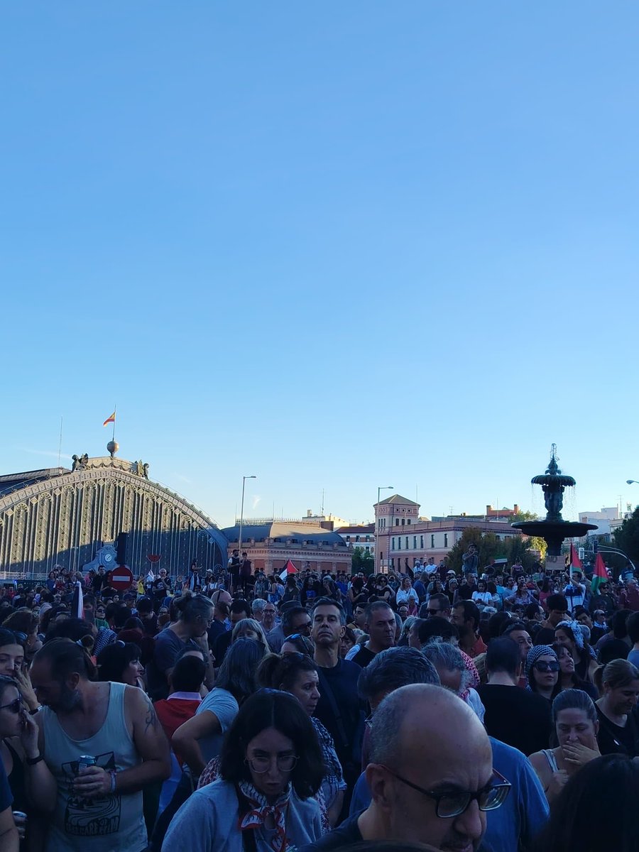 Esta tarde nos hemos sumado a los cientos de miles de personas que han llenado Madrid en solidaridad con el pueblo de Palestina 🇵🇸 

Desde #Toledo , ciudad de las Tres Culturas, los socialistas lo tenemos claro: estas con la Humanidad o con el Genocidio. 
#FreePalestine