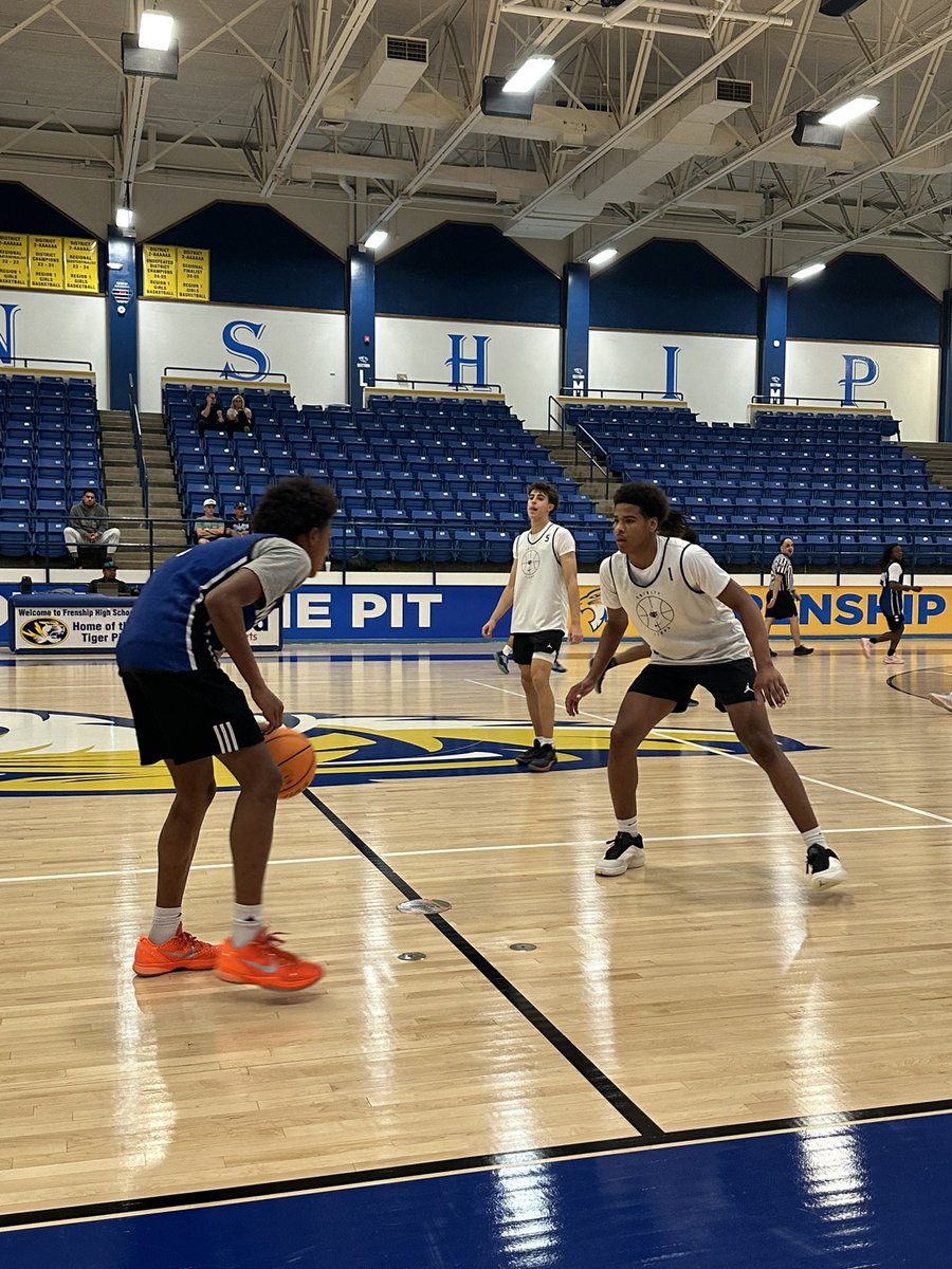 Alamo City Hoops (@alamocityhoops1) on Twitter photo 🏀3rd Annual #WestTXHSShowdown🏀
You got 2 impact players going at it here in the pit! <a href="/AndreLangston21/">Andre Langston</a> & <a href="/LucaIAnderson/">Quillj☀️🔆</a>
<a href="/Runnin_Lions/">Runnin Lions</a> 23
<a href="/Estacado_Sports/">Estacado HS Athletics</a> 22
#AlamoCityHoops 🏀3rd Annual #WestTXHSShowdown🏀
You got 2 impact players going at it here in the pit! <a href="/AndreLangston21/">Andre Langston</a> & <a href="/LucaIAnderson/">Quillj☀️🔆</a>
<a href="/Runnin_Lions/">Runnin Lions</a> 23
<a href="/Estacado_Sports/">Estacado HS Athletics</a> 22
#AlamoCityHoops