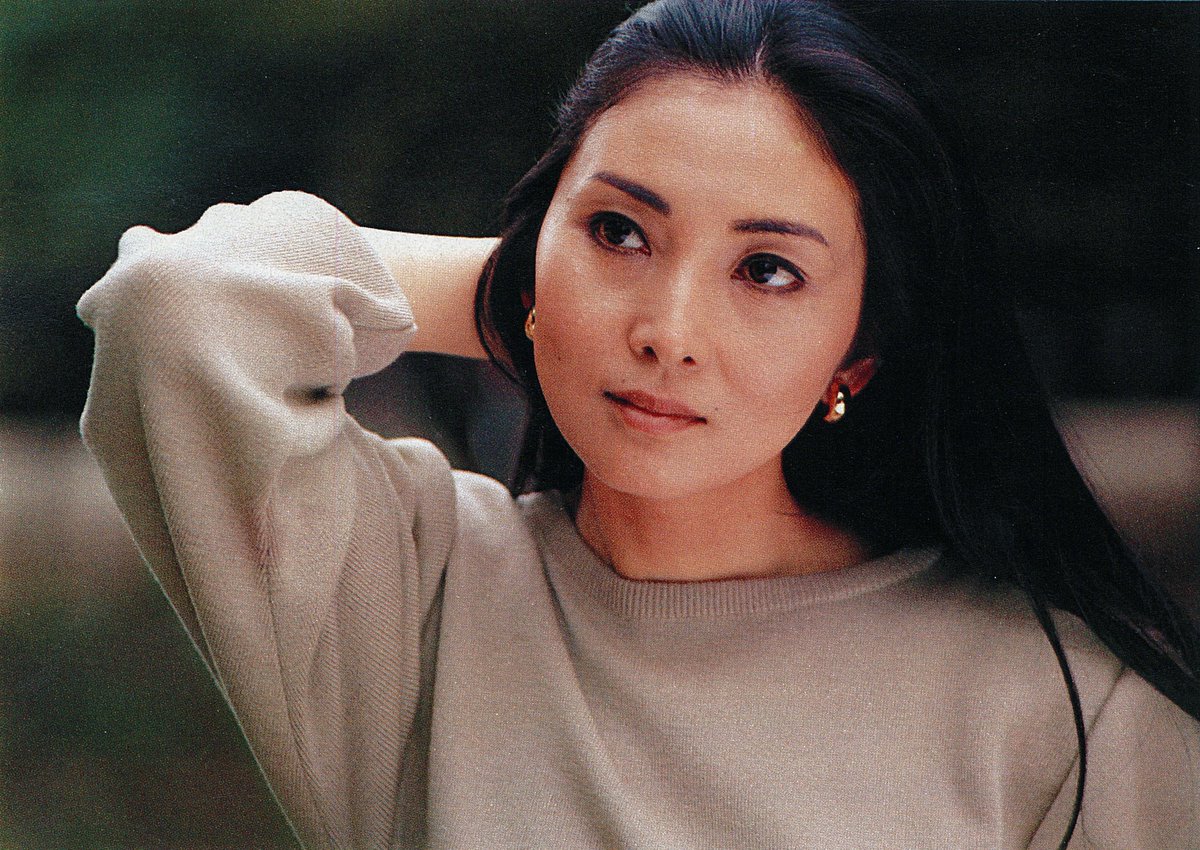 Meiko Kaji (梶芽衣子)

Scanned from Asahi Graph (アサヒグラフ),  October 5, 1984.