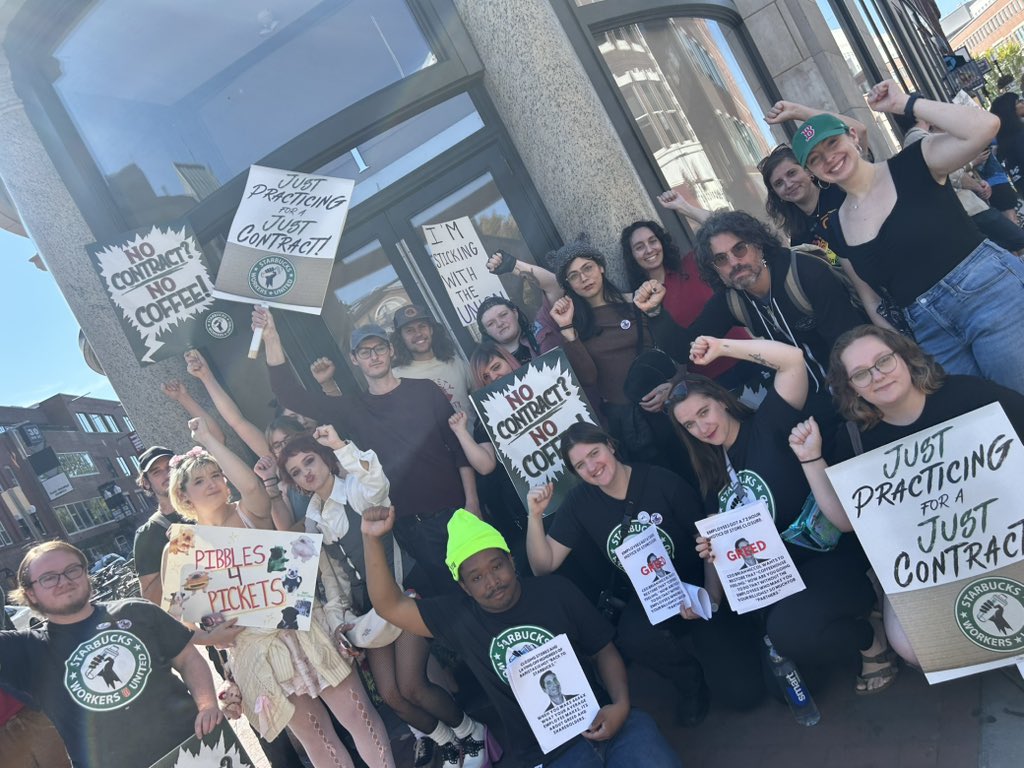 newenglandsbwu's tweet image. Starbucks is not ready for the fight they brought to their own door.
#tobeapartner
@SBWorkersUnited 
#solidarity 

#justpracticing #STRIKE