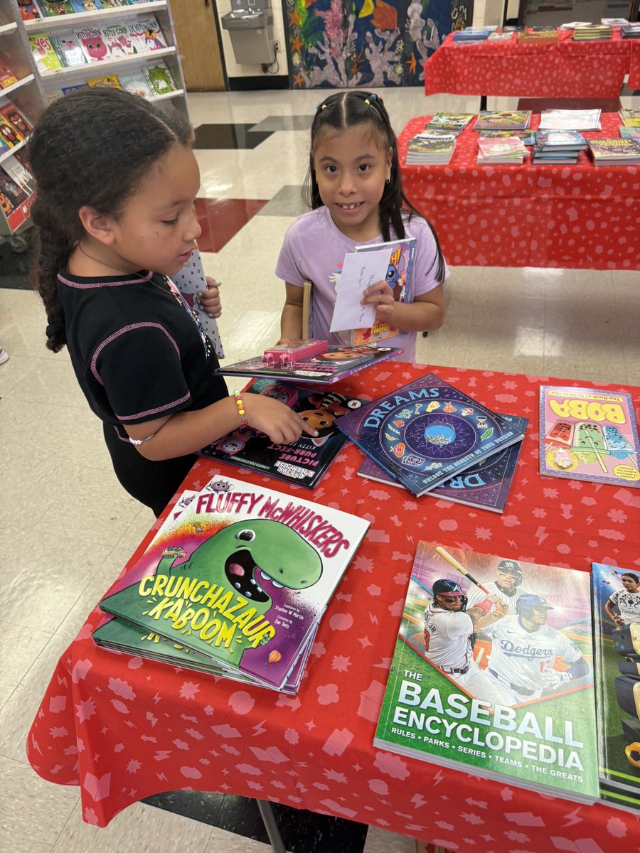 Great job to the amazing @5thaveschool PFA for running the Scholastic Book Fair!  We appreciate all you do for us.😀