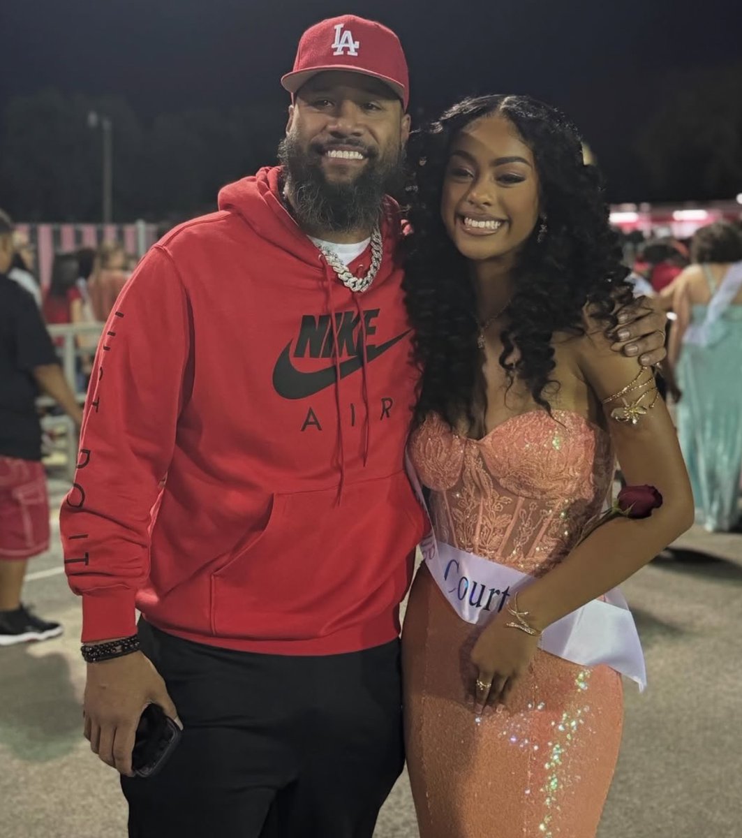 Jimmy Uso shares new photo with his daughter ♥️ 

“I'm proud to be your dad.
I love you. Grateful for my girls. God is great”