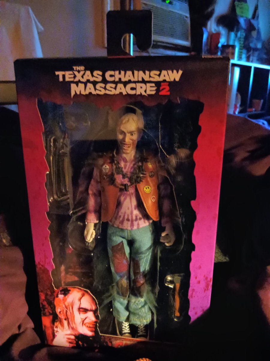 Harl3y5150's tweet photo. Hey you dawg dicks Choptop comes with his Sonny Bono wig, his hippy shades, a razor, a hammer, a bic lighter, and his hanger of course.
#choptop #HorrorCommunity #horror https://t.co/sgJ0gsCo1N