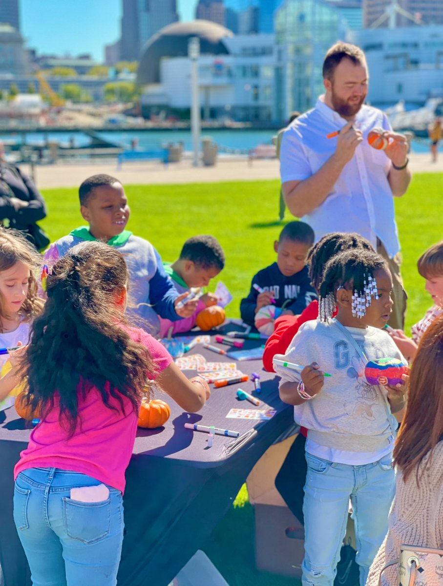 DowntownCLE's tweet photo. It’s GOURDgeous day for Downtown Cleveland’s Fall Fun Day at @NCoastHarbor’s Voinovich Park!!🎃🍂

Enjoy free activities, crafts, and games from 11am-2pm TODAY - Saturday, October 4th. Stop by as part of a fun family day downtown!💛 https://t.co/EhSbtpXef7