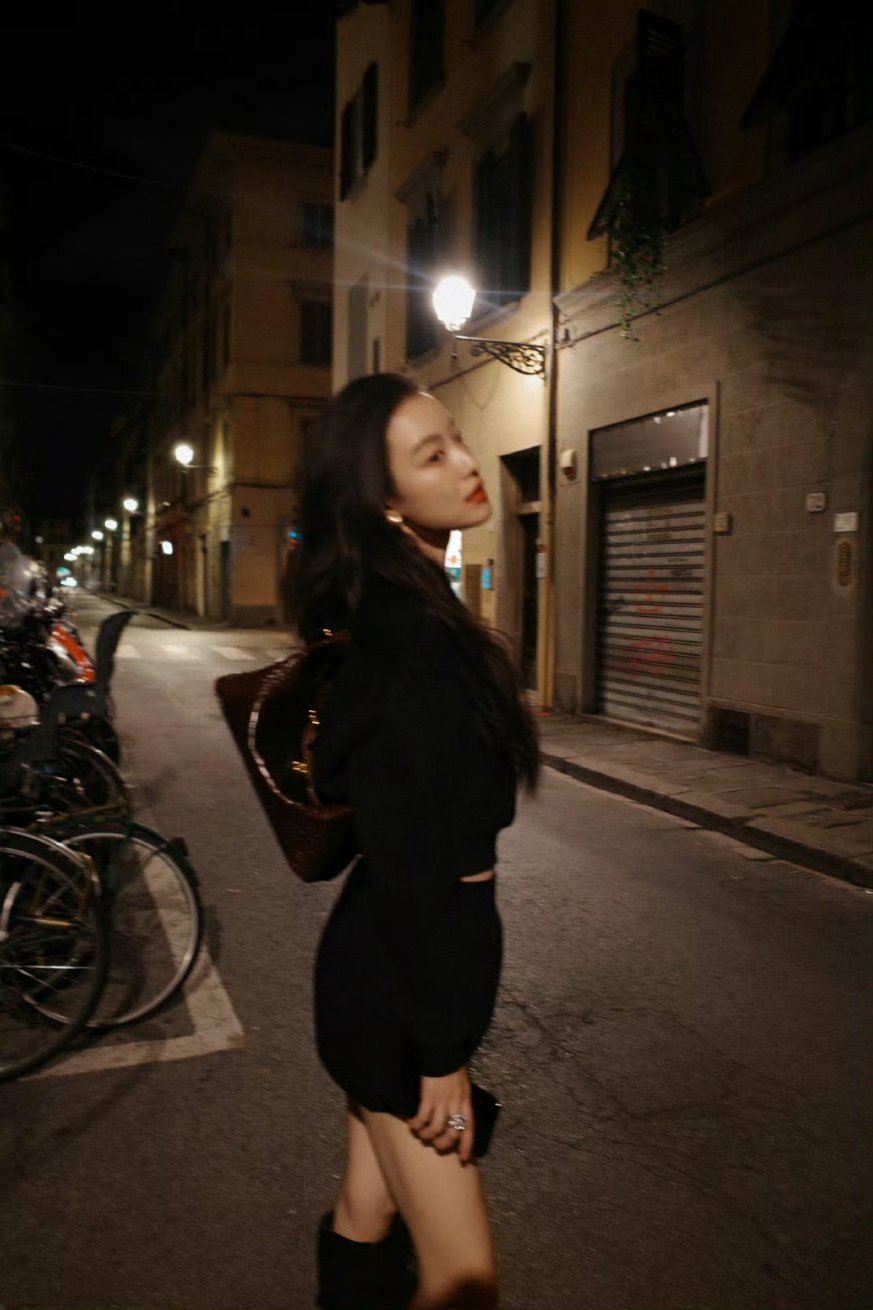 Ni Ni 倪妮on X: [Ni Nis Studio] • Ni Ni night walk in Milan 🇮🇹 © 倪妮工作室倪妮t.cojrmKvfij7h   X