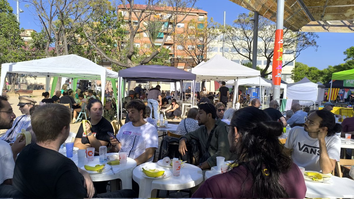 👊 Continuem amb el dinar de camaraderia i l'acte polític amb la intervenció del camarada Secretari General de <a href="/comunistes/">Comunistes de Catalunya</a>, <a href="/HSanchezMira/">Hector Sánchez Mira</a>.