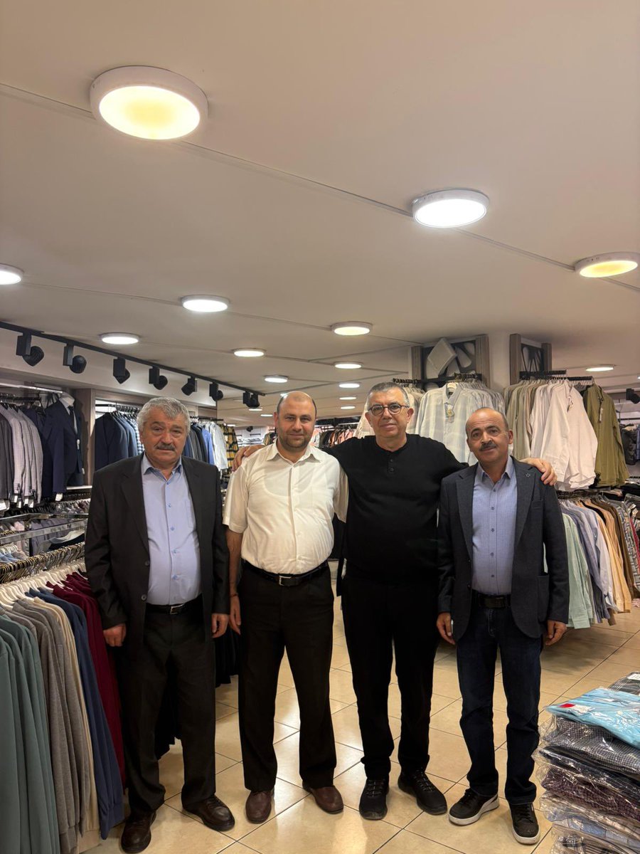 taskentliler's tweet photo. Hemşerimiz İş İnsanı Giyim Dünyasının Sahibi Hüseyin Taşören Abimizi İş yerinde Ziyaret Ettik Misafir Perverligi İçin Teşekkür Ederiz.
#konya #Taşkent #pirlerkondu #balcılar #alata #çetmi #bolay #avşar #ılıcapınar #sazak #kecimen #kongul https://t.co/fOr3Dbjc9v