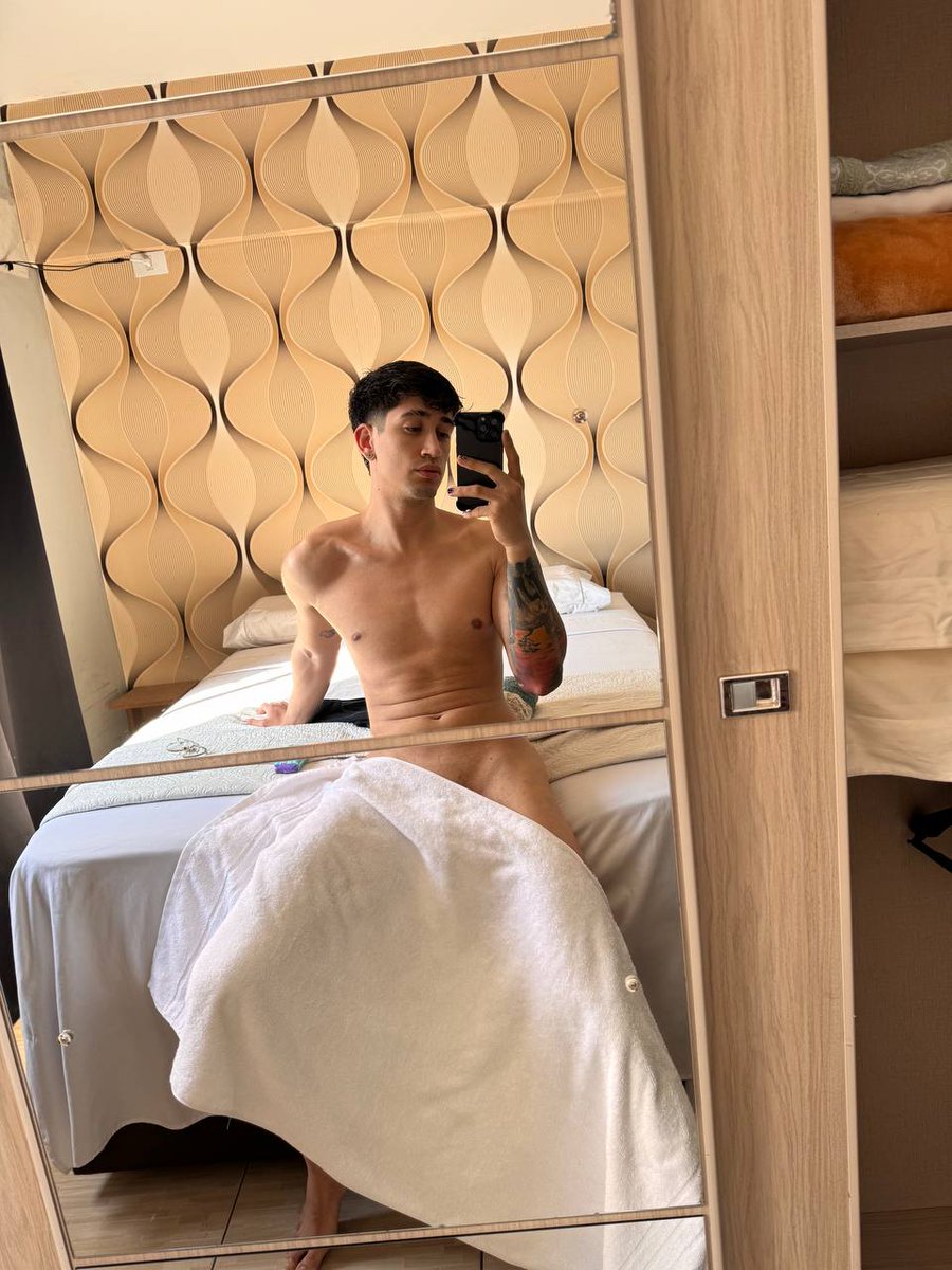 bastblancbb's tweet photo. 10 RT and i post without the towel https://t.co/iVasgrUdmg