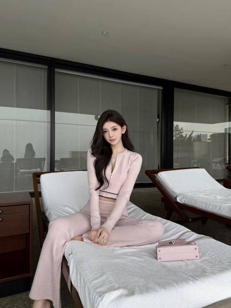 福利姬灵灵全球cos外围经济（全国独家资源）分享的黄推图片3 - 网红私拍内容