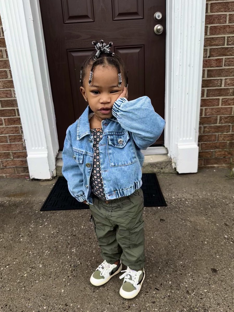 BMORELikeTay's tweet photo. @snkr_twitr #STKids https://t.co/axQH1XWbRD