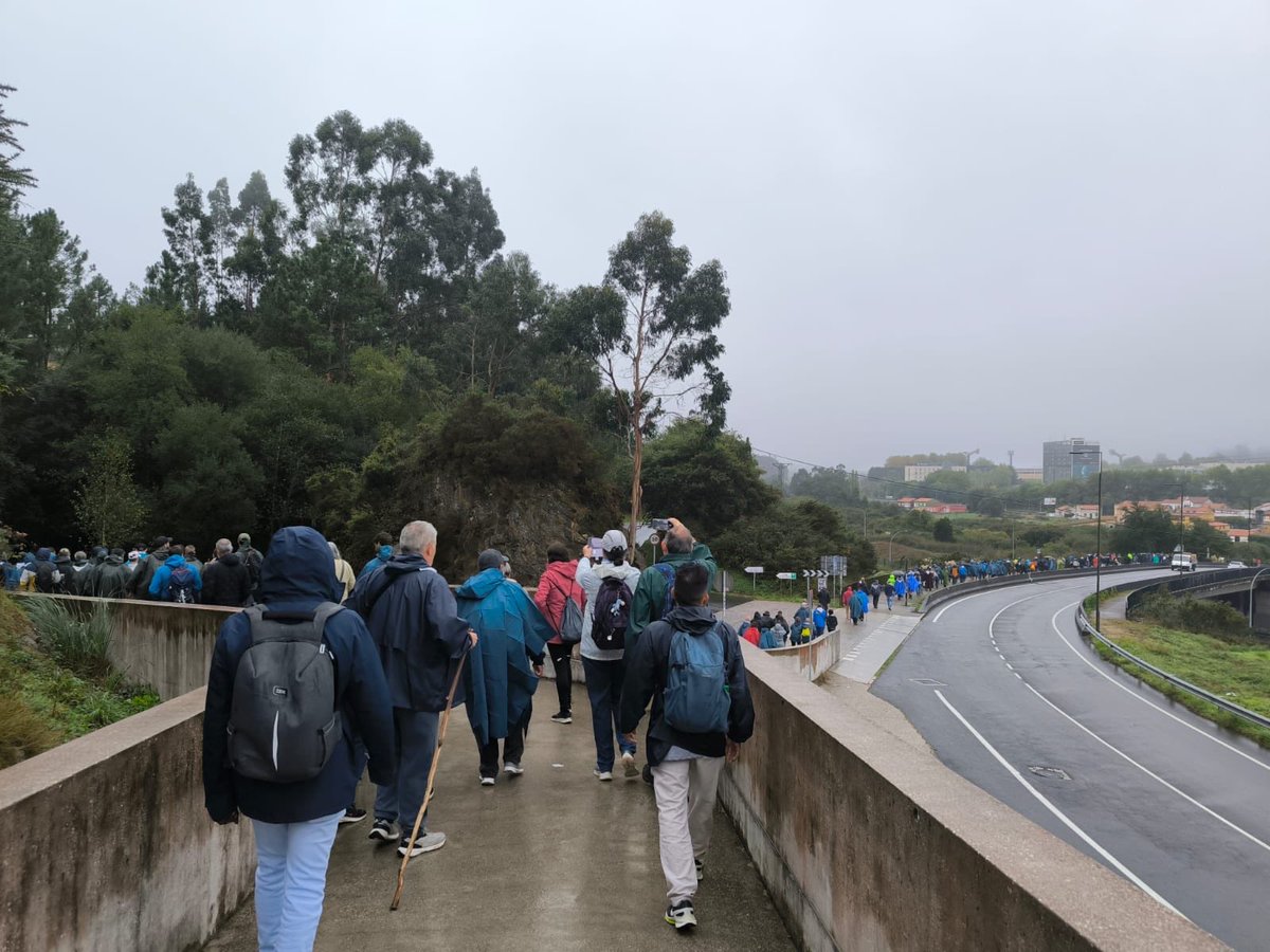 Tres capellanes trinitarios —P. Aurelio Gil, P. Paulino Alonso y P. Sergio García— participaron en la 4ª edición del #CaminodeSantiago de la #PastoralPenitenciaria, una experiencia de fe, encuentro y fraternidad junto a reclusos, voluntarios y funcionarios. #Trinitarios