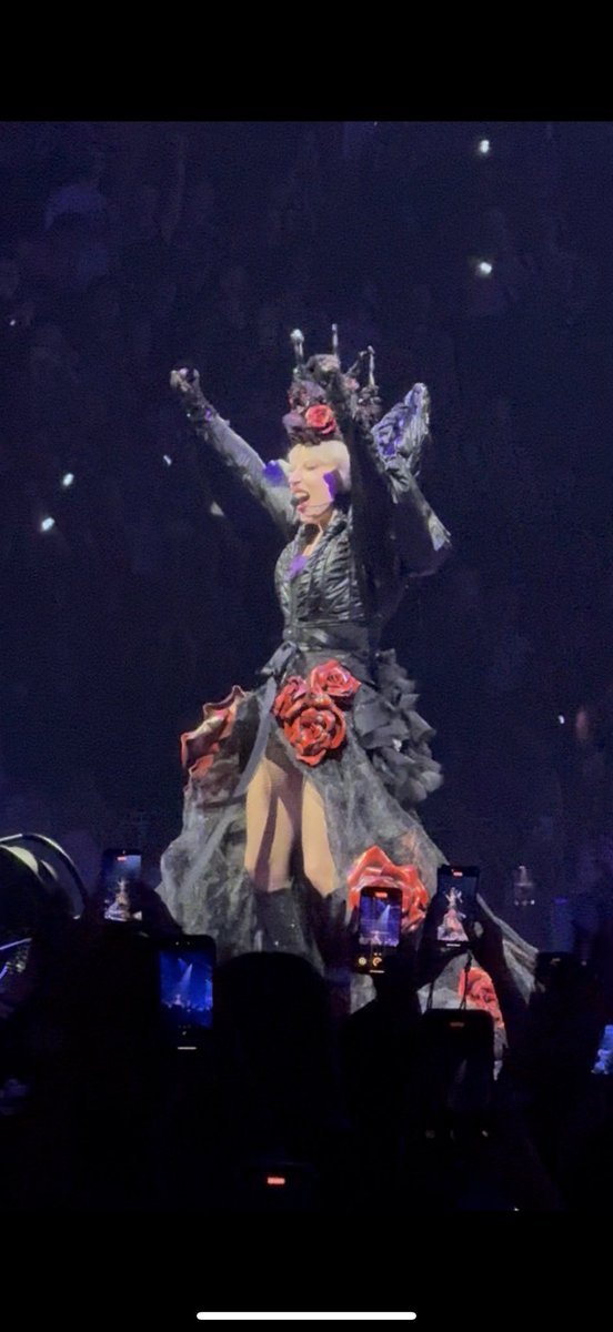 SteventonJade's tweet photo. The BEST night @ladygaga #MAYHEMBALL #MayhemBallLondon #LadyGaga 🎤✨ https://t.co/zTTcKrRWRR