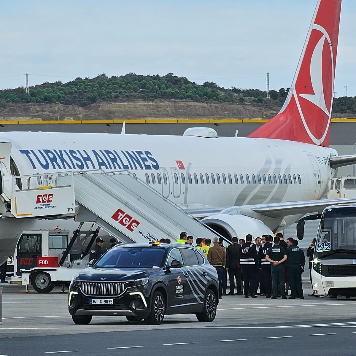 SinarOnline's tweet photo. Global Sumud Flotilla: Aktivis Malaysia selamat tiba di Istanbul

Kelibat rakyat Malaysia yang menyertai misi kemanusiaan Global Sumud Flotilla (GSF) dirakam turun daripada pesawat Turkish Airlines bersama warga Turkiye yang lain.

#sinarharian #GlobalSumudFlotilla #GSF #aktivisMalaysia