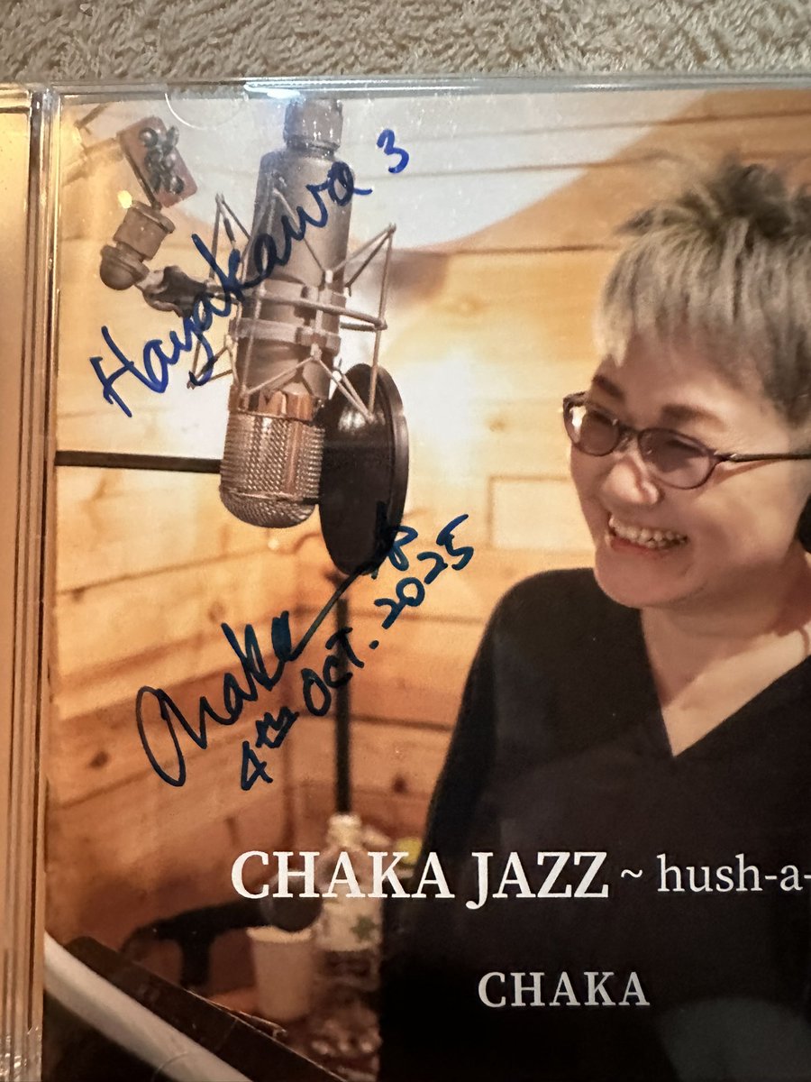 akires13579's tweet photo. 素敵すぎるLiveでした！
元PSY.Sのチャカさん。ジャズシンガー本領発揮爆発です。
サインも写真も頂き大満足です！
SNS掲載了承頂きましたので記念に。
＃chaka
＃stareyes https://t.co/vPNl0o2TWK