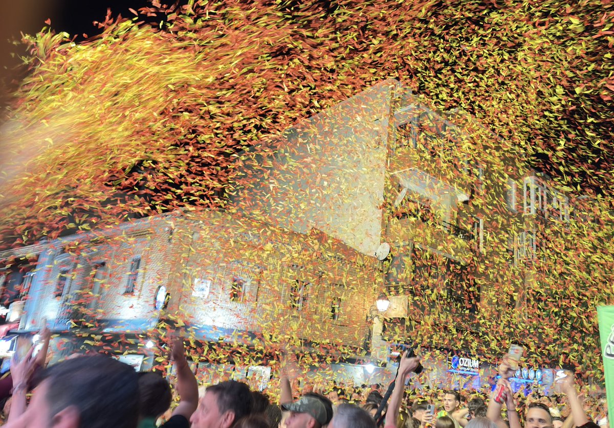 voxboadilla's tweet image. Ayer pregón de las fiestas de Nuestra Señora del Rosario y después cena en la mejor compañía con amigos y afiliados.

¡¡Viva Nuestra Señora del Rosario!!
¡¡Viva Boadilla del Monte!!
¡¡Viva España!!🇪🇸 

#Boadilla #BoadilladelMonte🌳 #Fiestas #VoxBoadilla