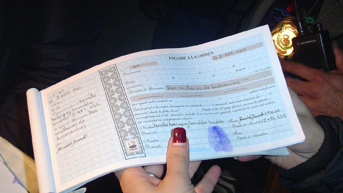▶️ MERECEN SER MULTADAS | 🔴

👉Empresas que no den pagarés podrán ser sancionadas.💸

🗣️Desde la Sedeco, advierten que las entidades financieras que no devuelvan pagarés a sus clientes, tras la cancelación de una deuda, podrán ser multadas con hasta G. 1.115 millones.

Vía: UH