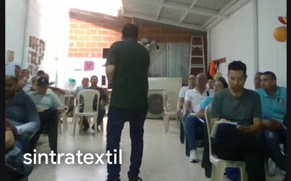 <a href="/SNTTdeColombia/">SNTT de Colombia</a> <a href="/vic_ramirezp/">victor</a>
<a href="/Mintrabajocol/">MinTrabajo</a> <a href="/sandramilemu/">Sandra Milena Muñoz Cañas</a>
<a href="/galeanovallejo/">sebastian galeano</a> <a href="/sintratextilia/">sintratextilia</a>
<a href="/sintracarcol/">SINTRACARCOL (1947)</a> <a href="/MafeZuluaga1991/">Maria Fernanda Zuluaga Gaviria</a>
Transmisión en vivo desde SINTRATEXTIL en Medellín Disertación Abogado Sebastián Galeano CÓDIGO PROCESAL DE TRABAJO impacto e incidencia en el mundo laboral