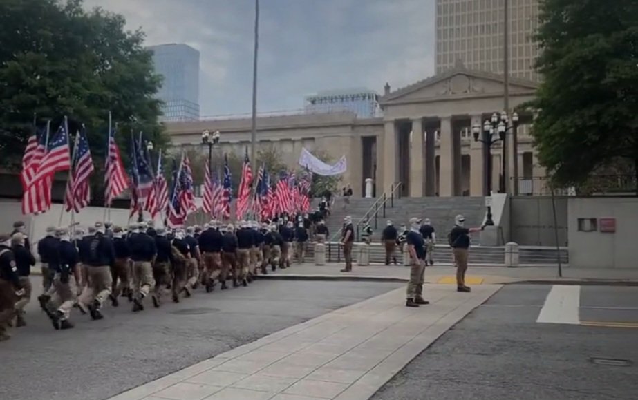 Patrioten Amerika🇺🇲

Derzeit beginnen Patrioten in den USA, eine große Armee zu bilden. Wenn Worte nicht mehr helfen

#America #USA #Trump #Patrioten