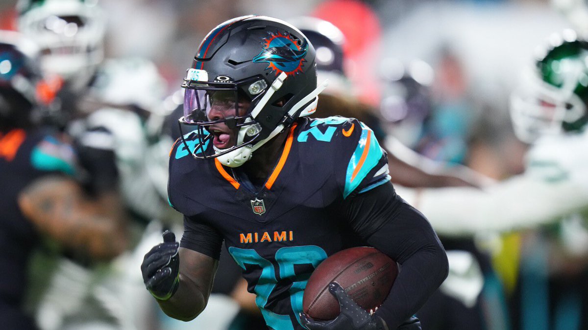 PSMFFL's tweet photo. 🚨 TRADE ALERT 🚨 

Cass &amp; Warren sends WR AJ Brown and RB De’Von Achane to Mark’s Dirty Sanchez for WR Rome Odunze, RB Jaydon Blue, and MDS’s 2027 Rookie pick. https://t.co/yULkSsWVou